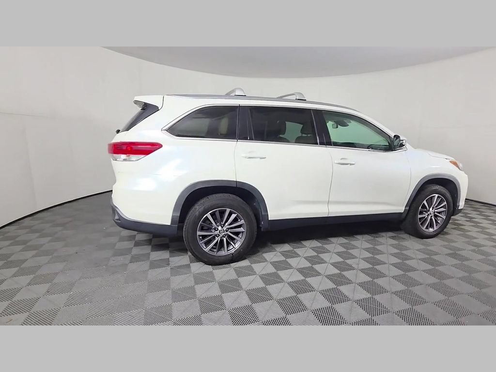 Used 2019 Toyota Highlander XLE FWD image 36