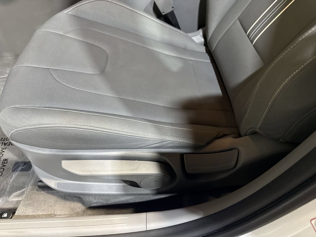 Used 2024 Hyundai Elantra SEL FWD image 14