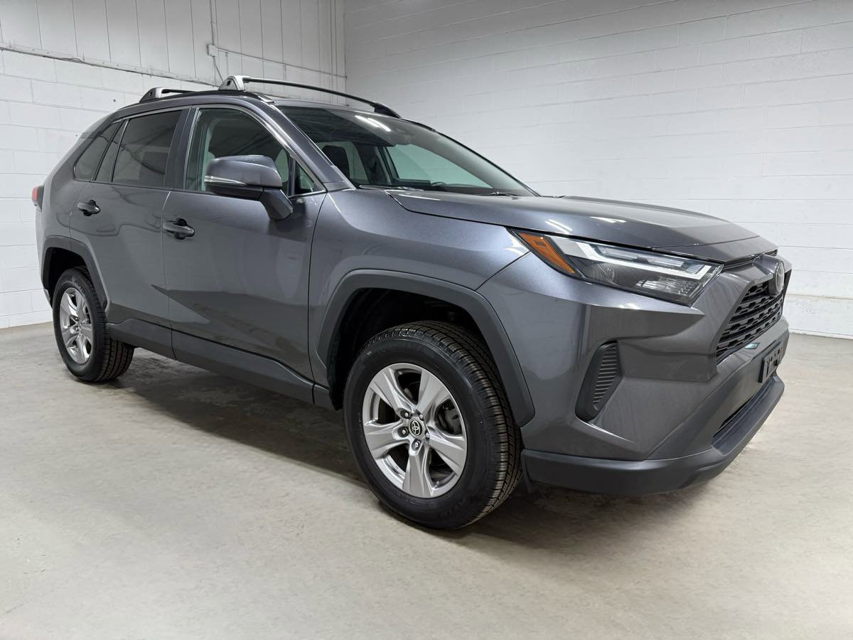 Used 2022 Toyota RAV4 XLE w/ Convenience Package AWD/4WD image 3