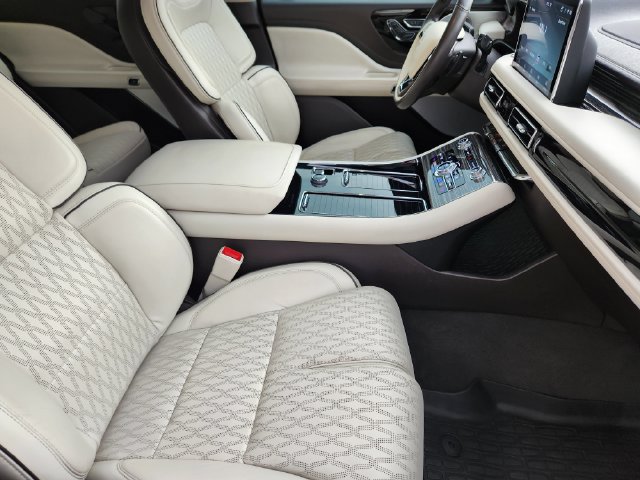 Used 2023 Lincoln Aviator Black Label Grand Touring w/ Class IV Trailer Tow Package AWD/4WD image 23