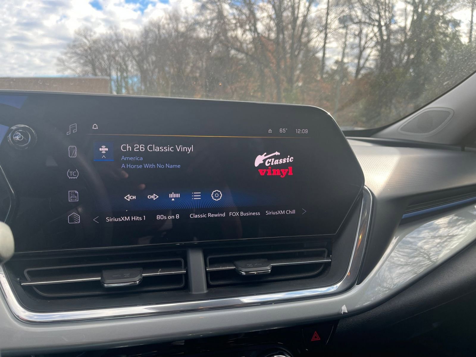 Used 2025 Chevrolet Trax LT image 21