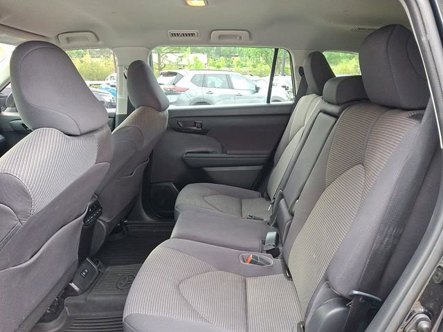 Used 2021 Toyota Highlander LE FWD image 10