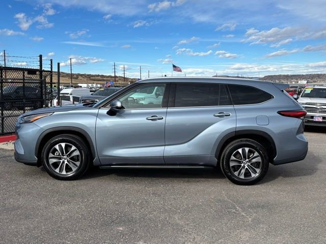 Used 2022 Toyota Highlander XLE image 2