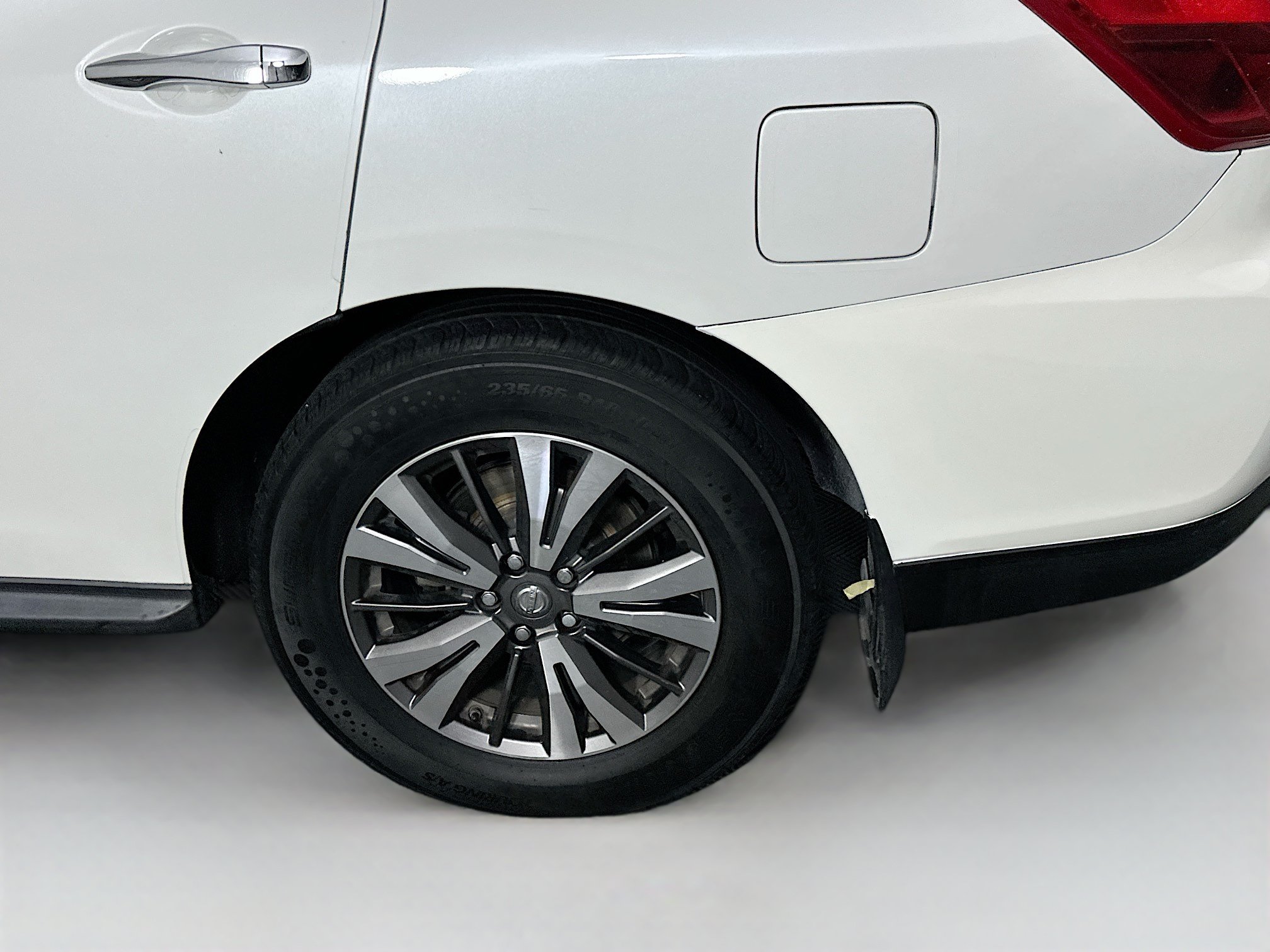 Used 2017 Nissan Pathfinder SV FWD image 11