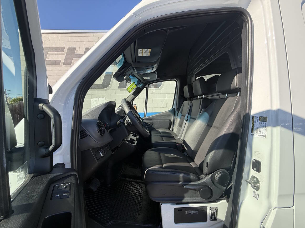 Used 2023 Mercedes-Benz Sprinter 2500 image 6