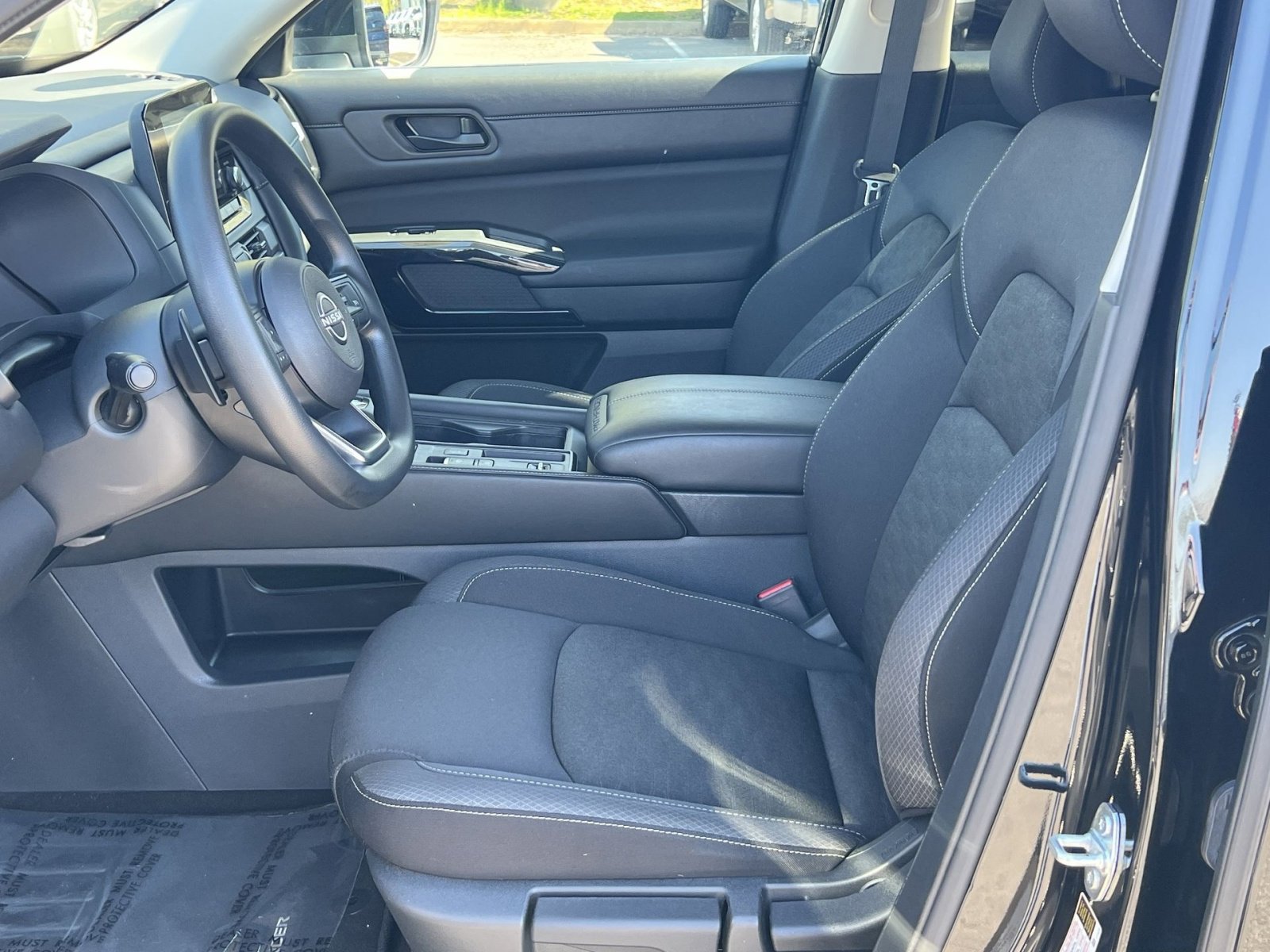 Used 2024 Nissan Pathfinder S image 4