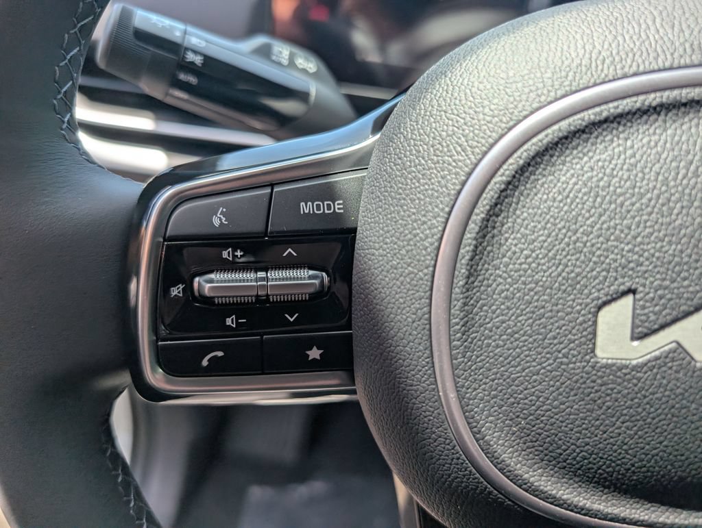 New 2026 Kia Carnival FWD image 16