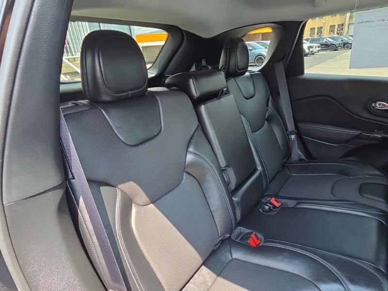 Used 2023 Jeep Cherokee Altitude Lux AWD/4WD image 19