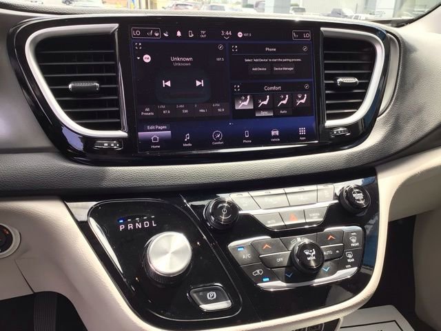 Used 2024 Chrysler Pacifica Touring-L FWD image 14
