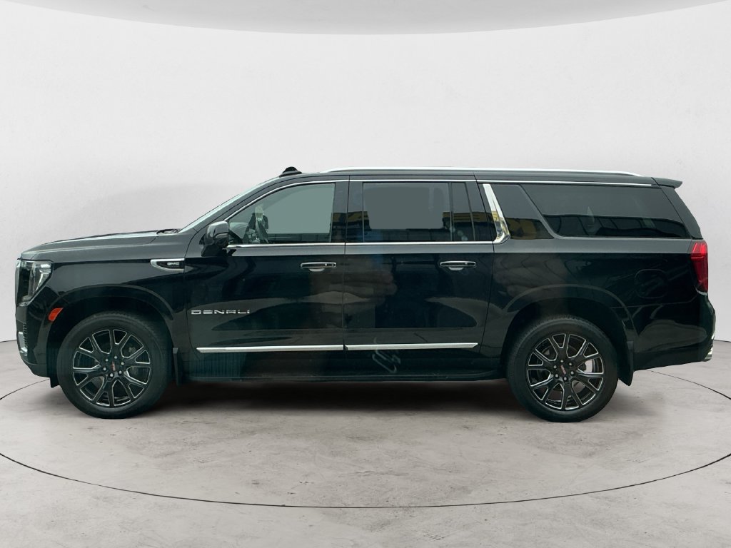 Used 2023 GMC Yukon XL Denali AWD/4WD image 8