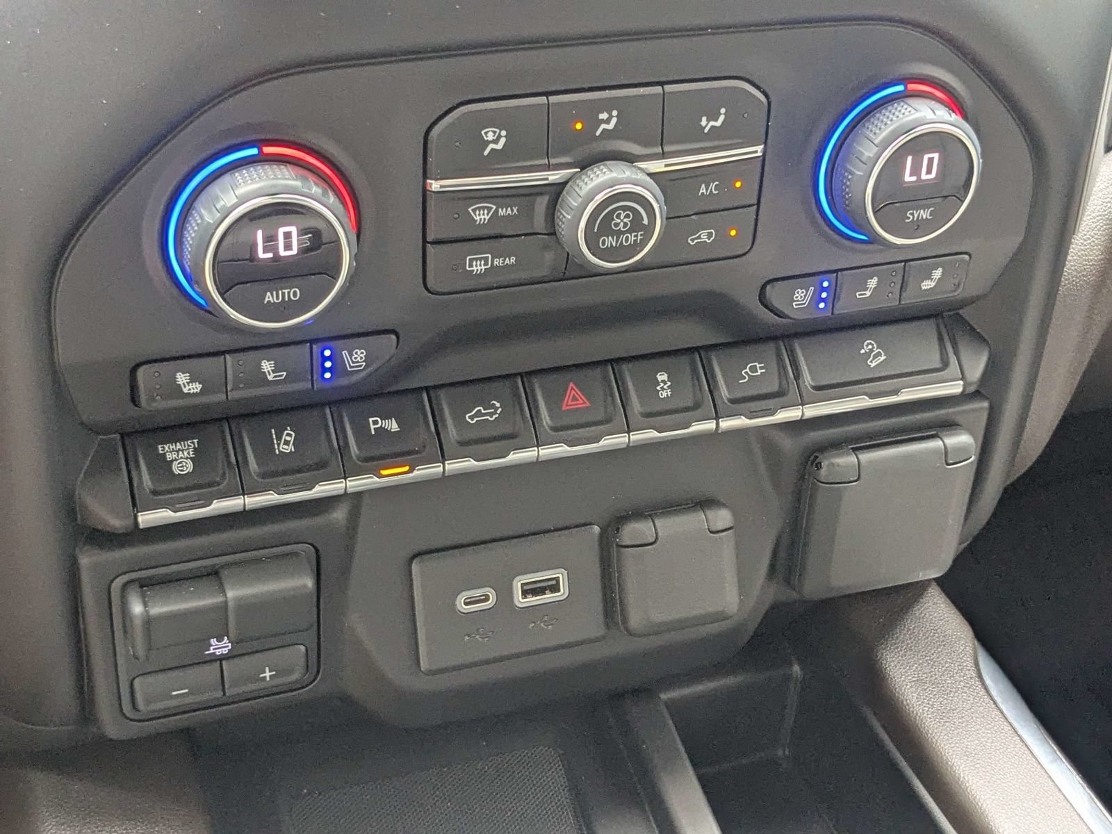 Used 2022 Chevrolet Silverado 2500 LTZ w/ LTZ Plus Package AWD/4WD image 24