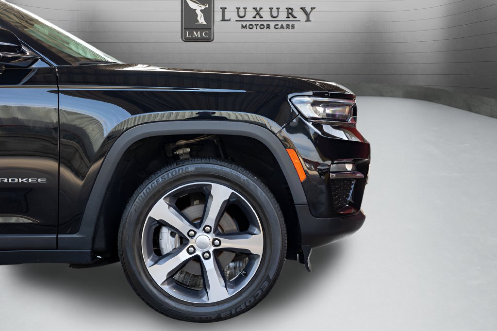 Used 2023 Jeep Grand Cherokee Limited w/ Trailer Tow Prep Group (B) AWD/4WD image 10