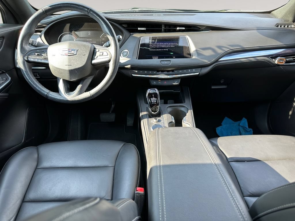 Used 2023 Cadillac XT4 Luxury w/ Cold Weather Package AWD/4WD image 10