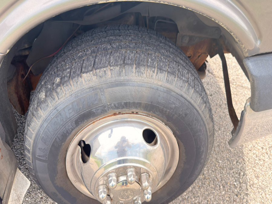Used 2010 GMC Savana 3500 RWD image 13
