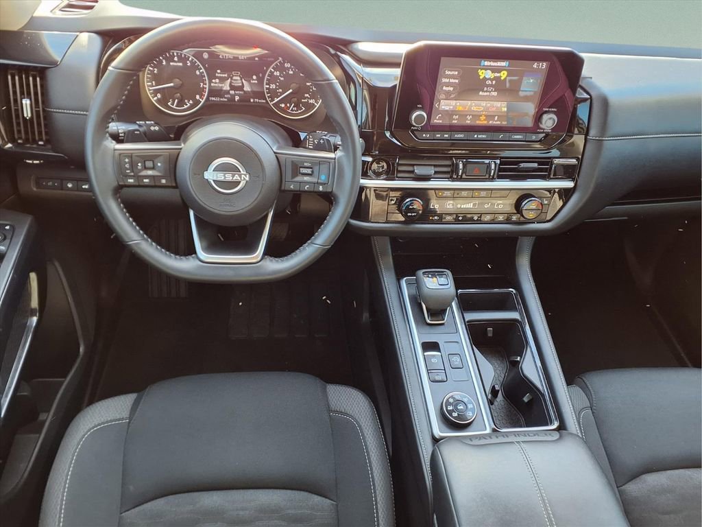 Used 2025 Nissan Pathfinder SV AWD/4WD image 10