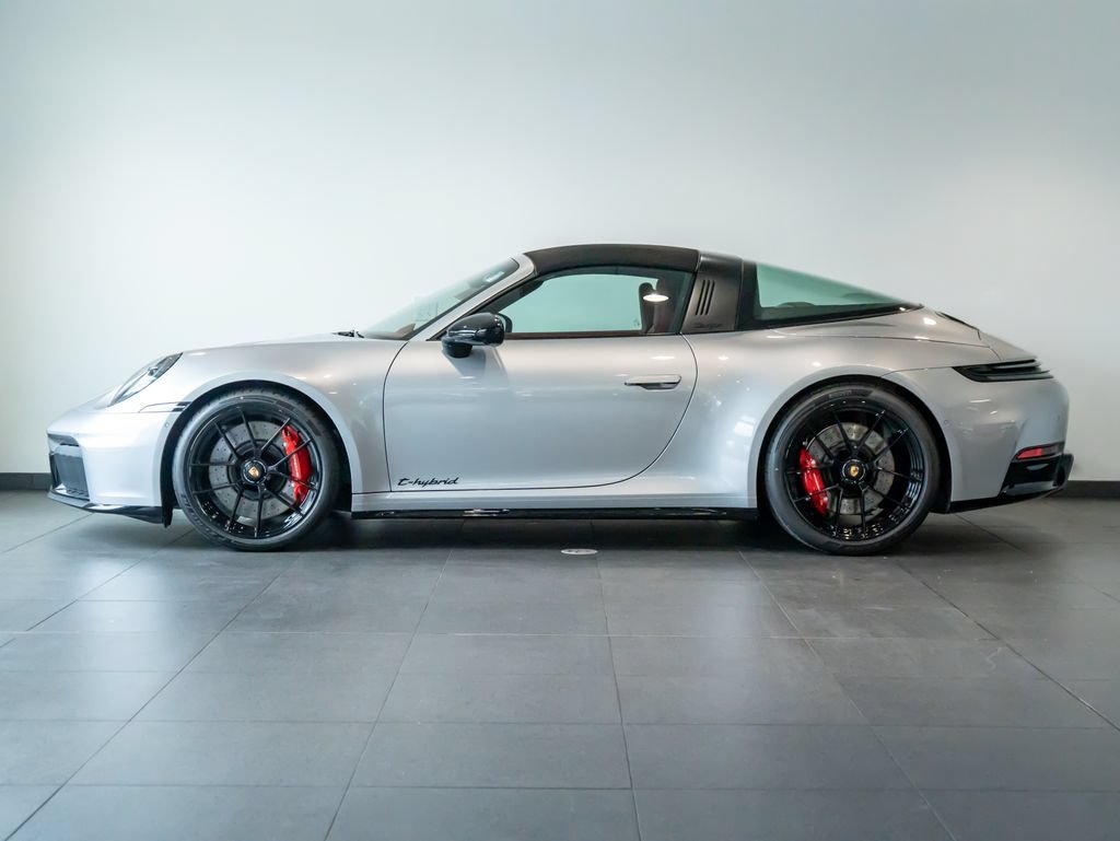 Certified 2026 Porsche 911 Targa 4 GTS AWD/4WD image 2