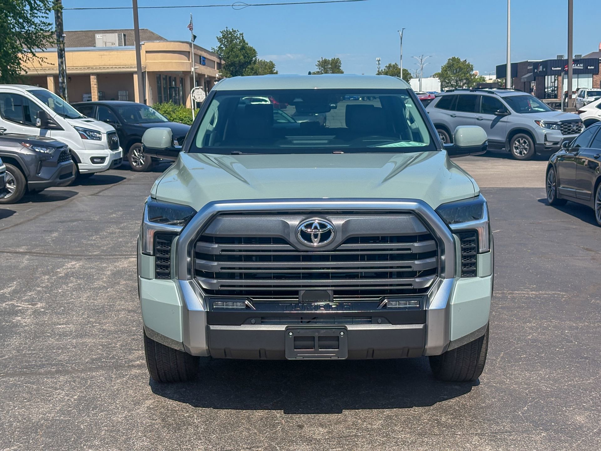 Used 2024 Toyota Tundra Limited w/ Power Package AWD/4WD image 4