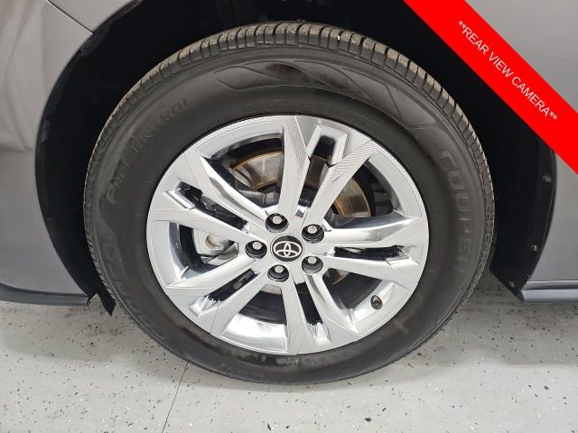 Used 2023 Toyota Sienna Platinum image 10