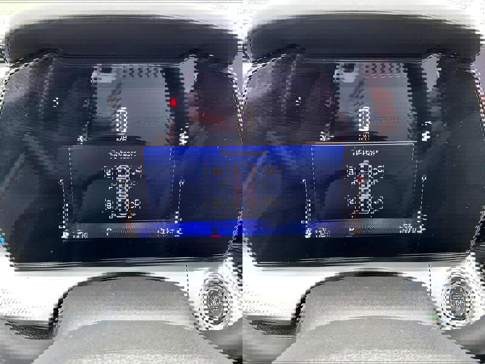 Used 2025 Chevrolet Trax LT w/ LT Convenience Package image 24