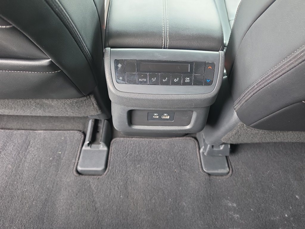 Used 2024 Nissan Pathfinder SL AWD/4WD image 26