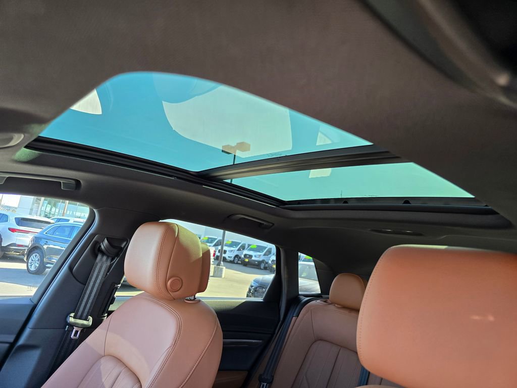 Used 2023 Audi e-tron Premium Plus w/ Premium Plus Package image 5