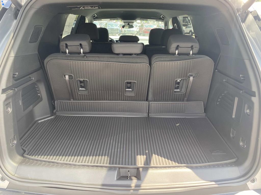 New 2026 Chevrolet Traverse LT w/ LPO, Floor Liner Package image 9