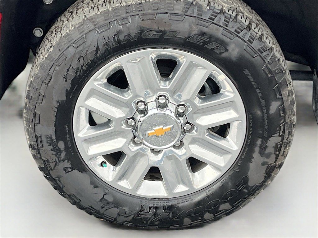 Used 2025 Chevrolet Silverado 3500 High Country image 32