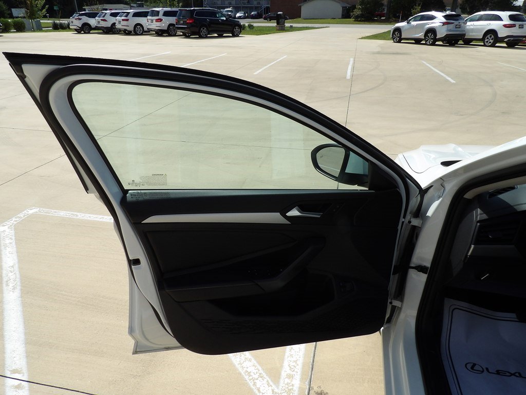 Used 2024 Volkswagen Jetta S image 9