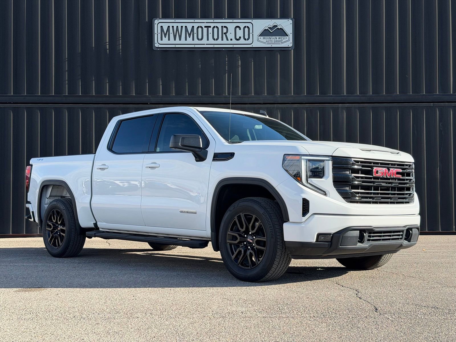 Used 2024 GMC Sierra 1500 Elevation image 1