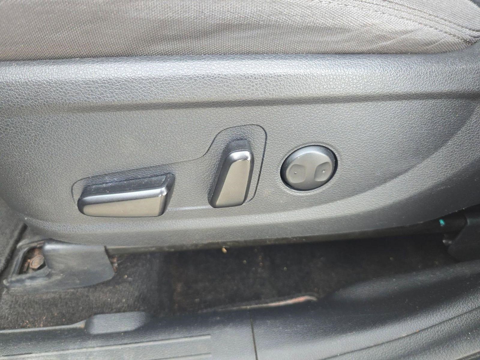 Used 2021 Hyundai Santa Fe SEL w/ Convenience Package image 12