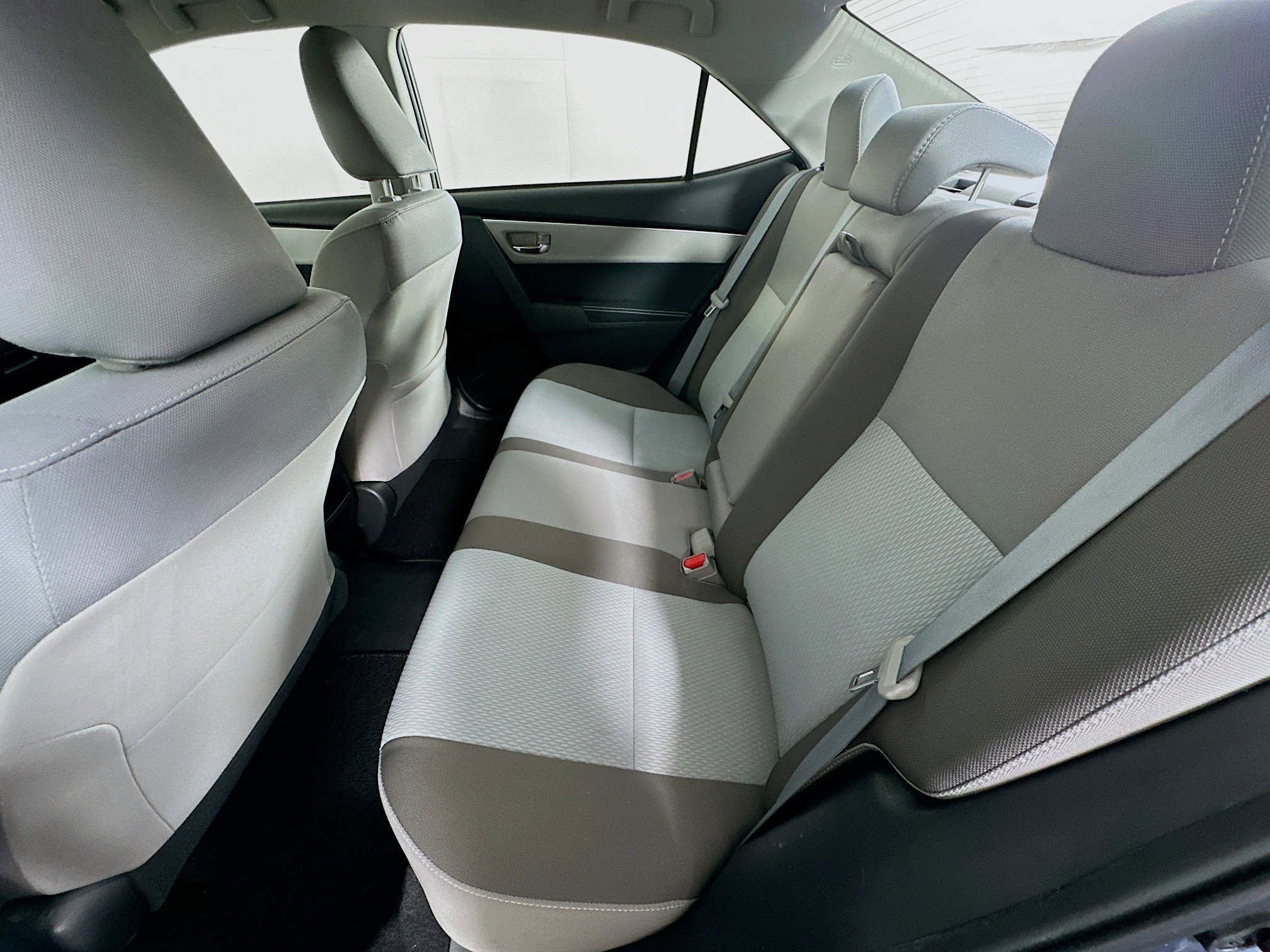 Used 2018 Toyota Corolla LE FWD image 25