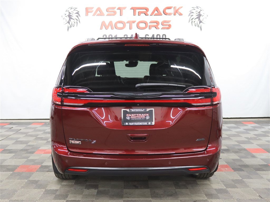 Used 2022 Chrysler Pacifica Touring-L w/ S Appearance Package image 5