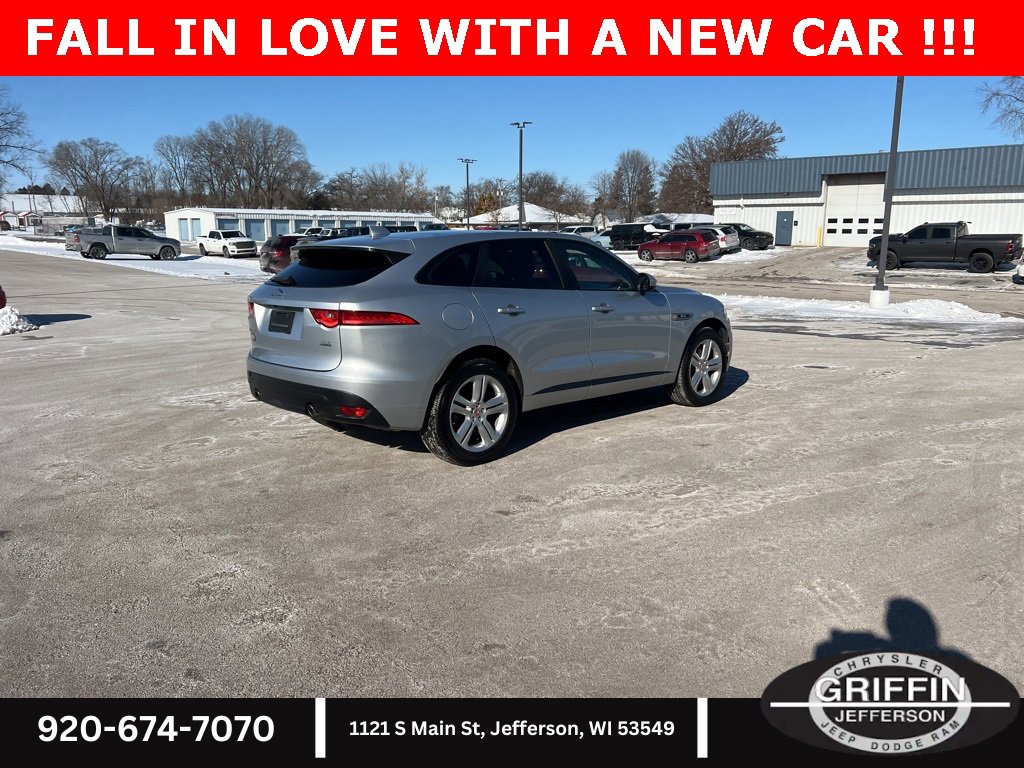 Used 2017 Jaguar F-PACE R-Sport image 9