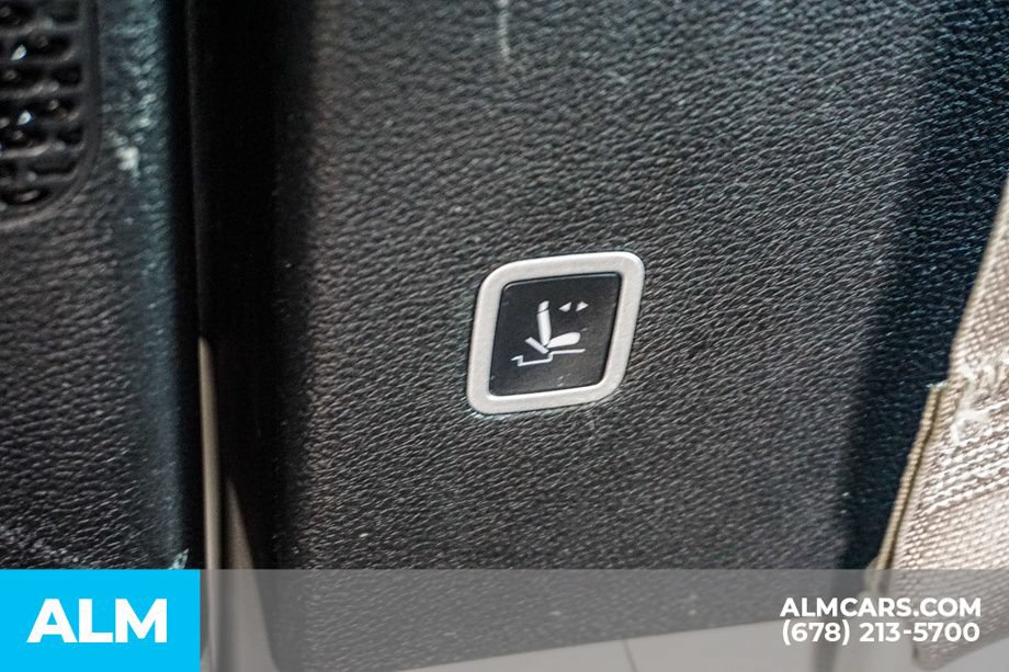 Used 2023 Chrysler Pacifica Touring-L FWD image 36