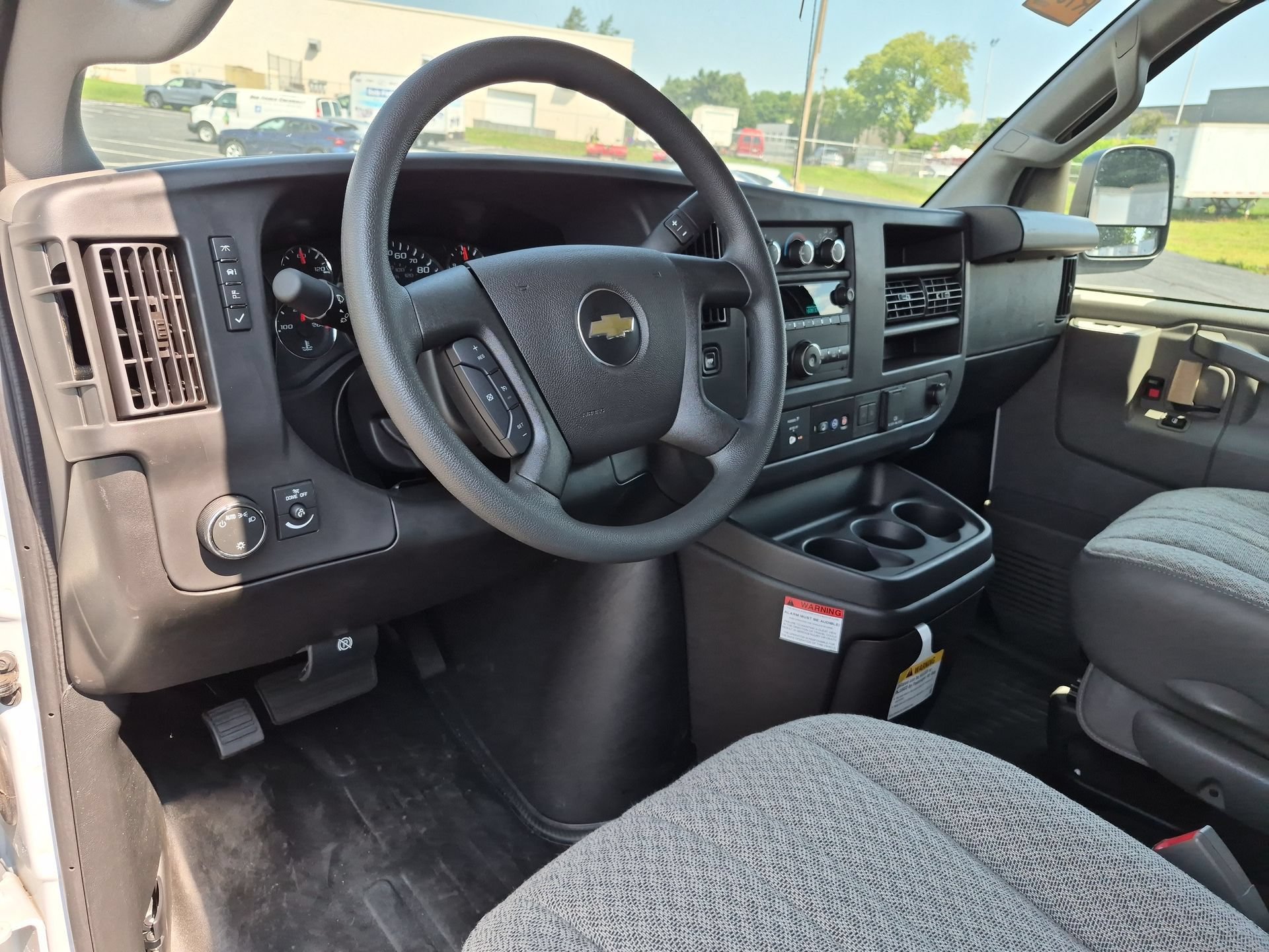 Used 2024 Chevrolet Express 3500 Extended RWD image 10