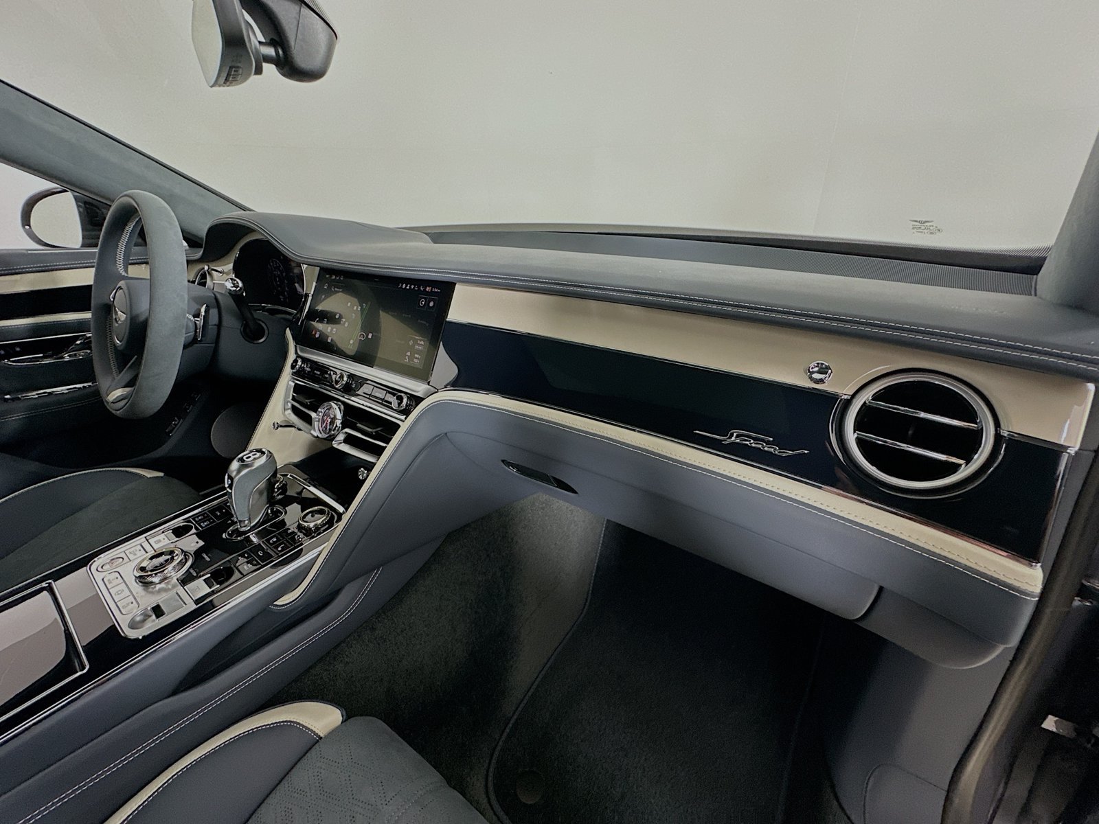 New 2026 Bentley Flying Spur Plug-In Hybrid AWD/4WD image 2