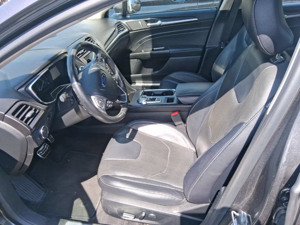 Used 2017 Ford Fusion Titanium FWD image 13