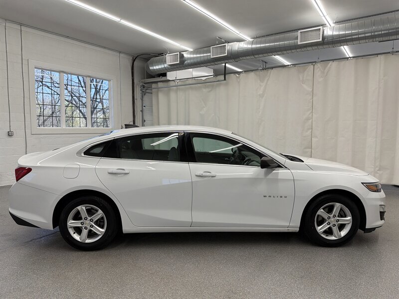 Used 2019 Chevrolet Malibu LS FWD image 4