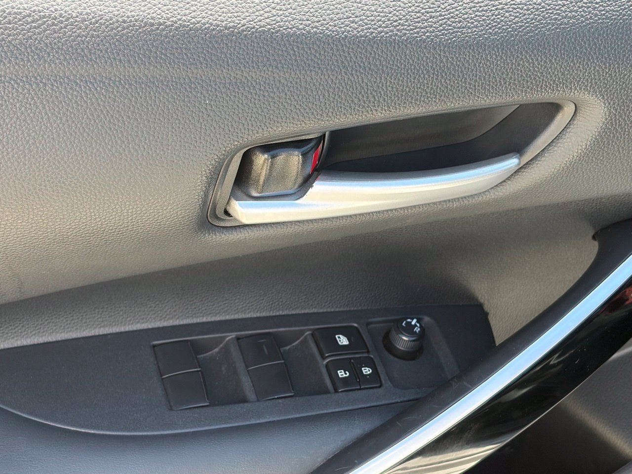 Used 2024 Toyota Corolla XSE FWD image 6