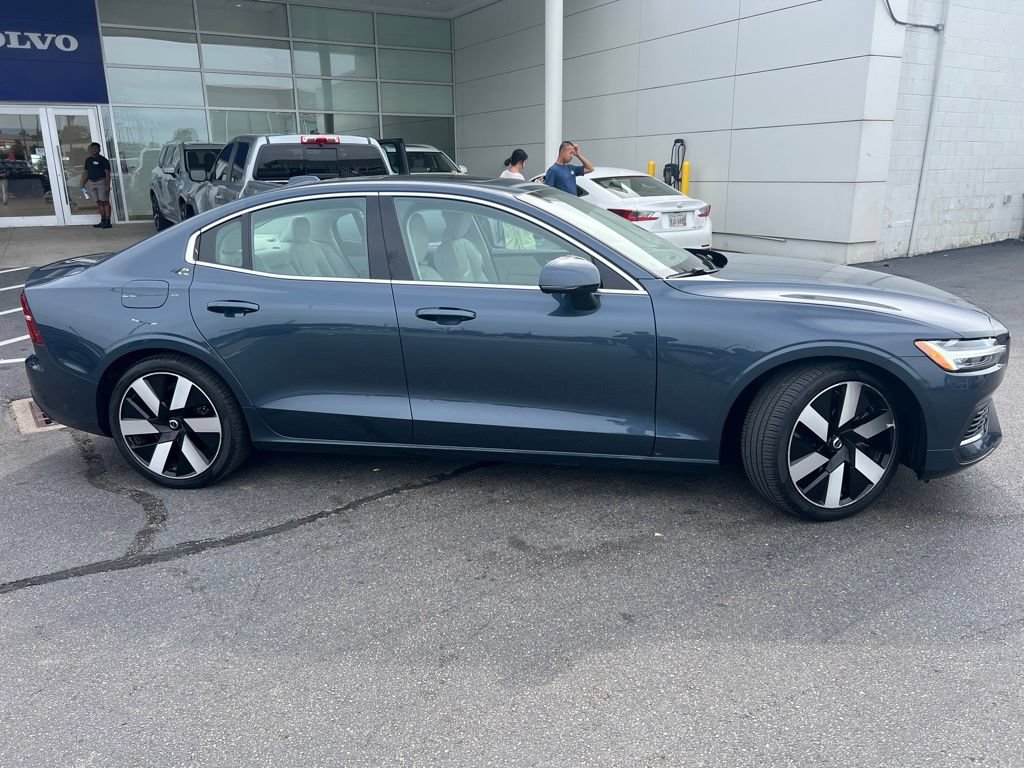 Used 2023 Volvo S60 T8 Ultimate AWD/4WD image 2