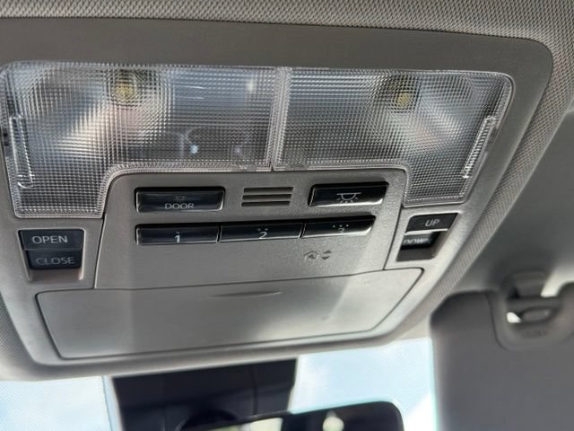Used 2018 Toyota Highlander XLE AWD/4WD image 28