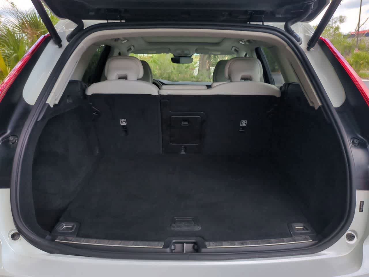 Used 2024 Volvo XC60 B5 Plus AWD/4WD image 35