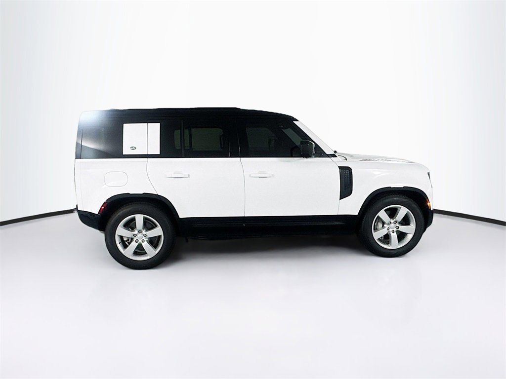 Used 2023 Land Rover Defender 110 X-Dynamic SE image 4