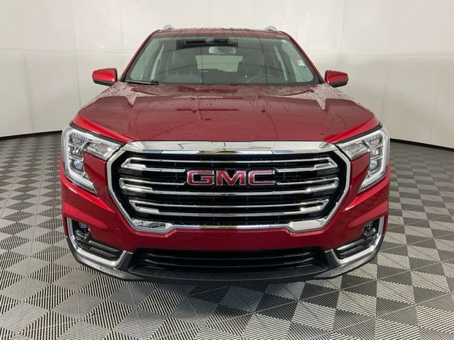 Used 2024 GMC Terrain SLT image 2
