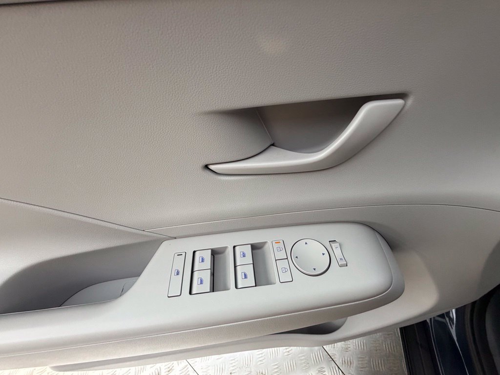 Certified 2024 Hyundai Kona SEL AWD/4WD image 44