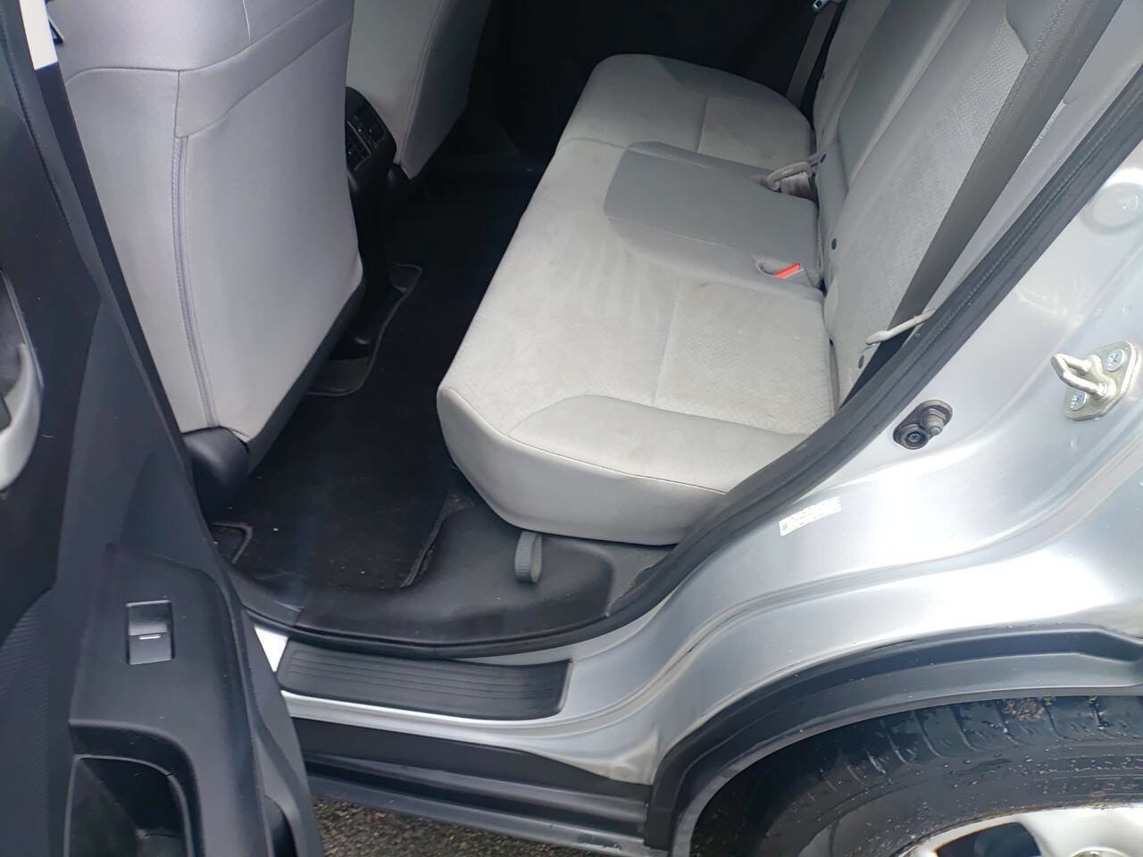 Used 2015 Honda CR-V LX image 11