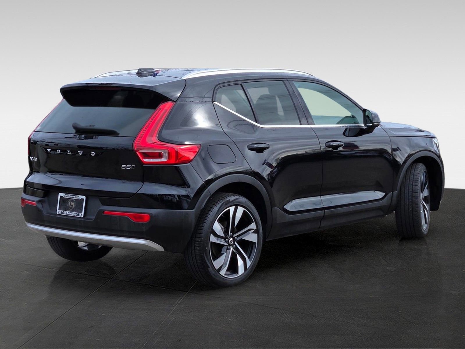 Used 2025 Volvo XC40 B5 Plus image 4