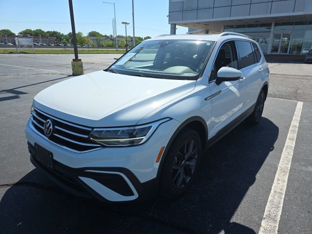 Used 2022 Volkswagen Tiguan SE w/ Panoramic Sunroof Package AWD/4WD image 1