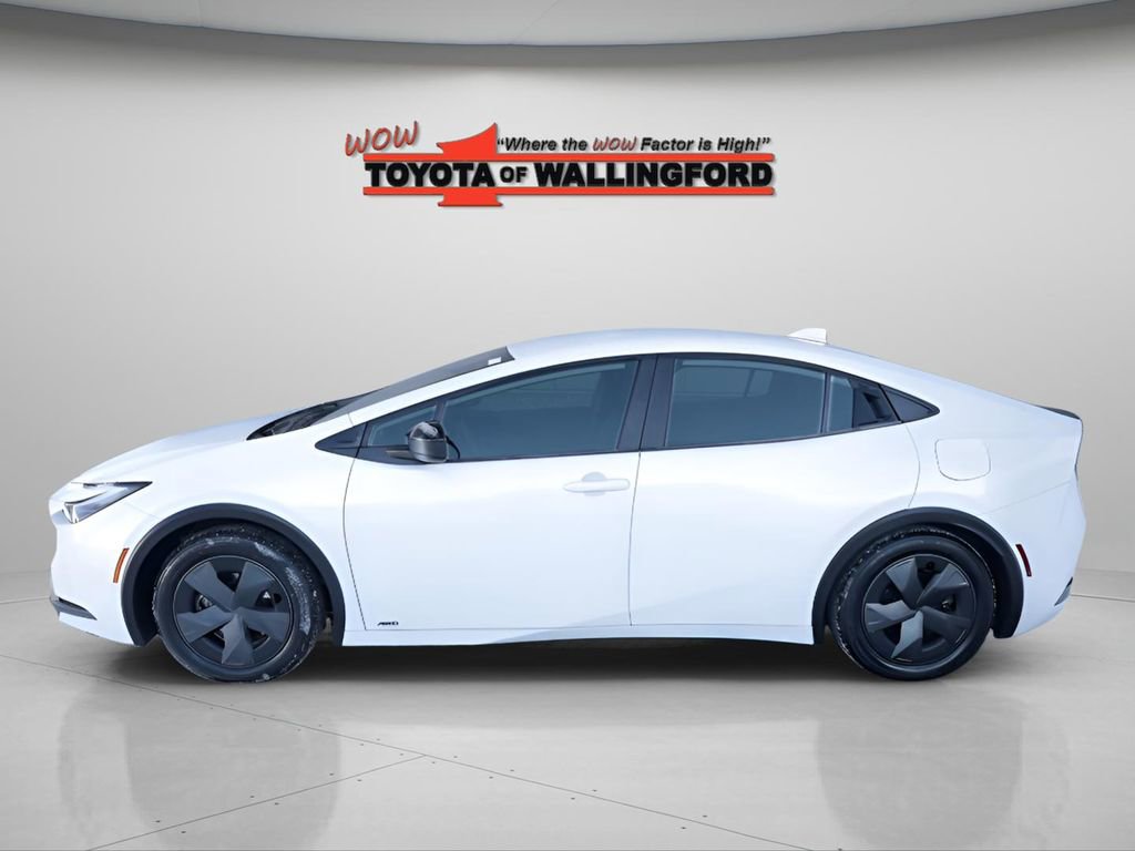 Used 2024 Toyota Prius LE image 2