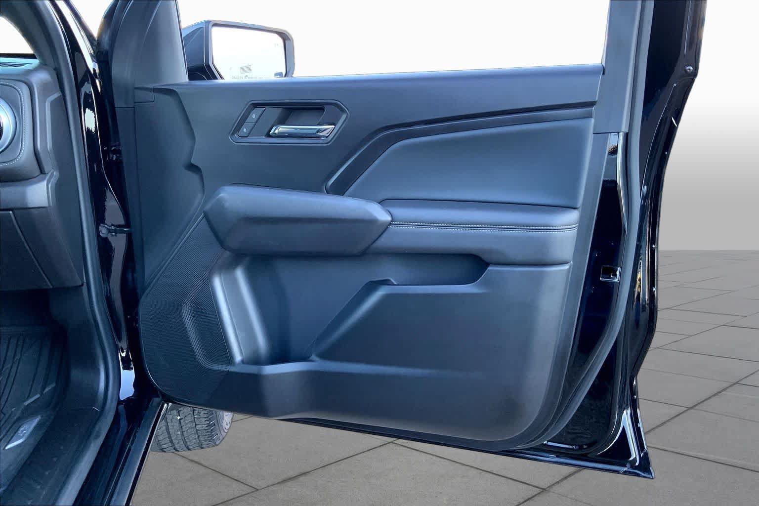 Used 2023 Chevrolet Colorado LT w/ LT Convenience Package III RWD image 23